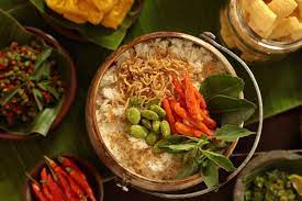 Ayam, ikan, sayur, kue, roti, minuman. Punya Kreasi Liwetan Keren Hadiah Puluhan Juta Menanti