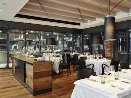 salle du restaurant donnant sur notre cuisine vitree transparence et bois chez philippe geneve