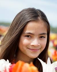 Stephanie Vandervoort's Instagram, Twitter & Facebook