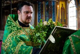 Вважається, що в цей день святий дух спускається на землю і стежить. Den Svyatogo Duha Blagoveshenskij Kafedralnyj Sobor V Voronezhe