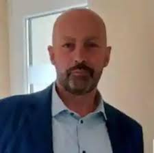 Imprenditore muore in moto