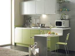 Bagi yang menggemari interior bergaya modern dan mengadaptasi gaya hidup minimalis, anda dapat menciptakan kesan hangat dengan menerapkan satu corak warna saja pada dapur. Desain Dapur Kecil Gaya Modern Minimalis Interior Kitchen Small Kitchen Design Small Modern Kitchen Interiors