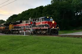 The iowa interstate railroad (iais) operates on about 500 miles of former rock island trackage from chicago, il, to omaha, ne. Iowa Interstate Railroad Iais 513 Rock Island Heritage Unit Eastbound Trains
