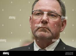 Steven Mendell, CEO di Westland/Hallmark Meat Co., testimonia dinanzi al  House Energy and Commerce Committee su Capitol Hill il 12 marzo 2008 a  Washington, DC. Il più grande richiamo di manzo macinato