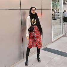 Sederet selebgram tampak mengunggah gaya busana bernuansa earth tone saat lebaran 1441 hijriah bersama keluarga. 10 Gaya Outfit Ala Selebgram Clara Yulia Keren Untuk Photoshoot