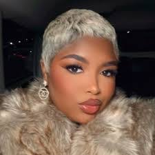 Ebony Gibson's Instagram, Twitter & Facebook