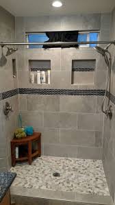 En rouleaux, en lames à coller, à clipser, à poser comme un lambris, il imite le bois, le béton, la pierre, etc. Salle De Bain Dessin