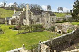 Earlier this year we showcased a stone country manor overlooking the long island sound by highly renowned. A Spectacular Elizabethan Manor House With Long Views Of The Devon Countryside Country Life