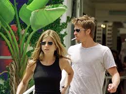 May 27, 2021 · in der kultserie friends spielte brad pitt einen mitschüler von jennifer anistons figur. Sonnenbrillen Trends 2020 Inspirierende Brillen Looks Von Jennifer Aniston Bis Rihanna Vogue Germany