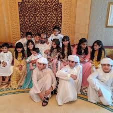 الشيخ محمد بن راشد صور عائلية تجمع الشيخ محمد بن راشد مع أحفاده احتفالا بعيد الفطر