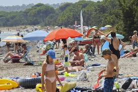 Situé dans un cadre boisé, en bord de mer, le camping est à 40 km du port de bastia (haute corse), en direction de bonifacio, après le village de moriani plage. 3vdqmtitm7bxbm