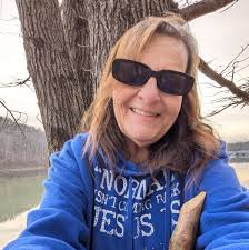 What is the cost to rent a slip at Long Bow and Cave Run Marina?