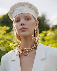 Accentuate by Elena Romanenko