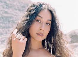 © 2020 universal music chile vevo.ly/i7w5zi escucha tiene. Denise Rosenthal Estrena Single Tiene Sabor En La Previa De Su Actuacion En Festival De Vina Del Mar Parlante Cl