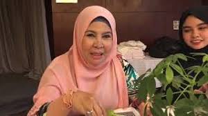 Dikenali sebagai seorang usahawanita yang tegas dan berkaliber, pengasas jamu ratu malaya yang juga kini mengusahakan rumah terapi alam yang terletak di. Video Ami Ingat Suami Kat Rumah Tu Comel Je Tengok Gelagat Bonda Rozita Dan Anaknya Berita Steady