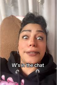 What does L in the chat mean? It means love right? Lol #fypシ