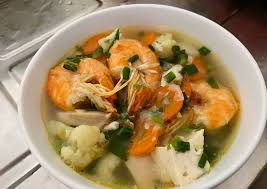 Tapi bukan baso daging seperti biasanya ya bun, karena kali ini kita akan membuat baso udang goreng yang lalu akan kita masak menjadi sop baso udang yang segar dan nikmat disantap saat perut kosong atau saat cuaca dingin. Resep Sup Udang Tahu Bakso Yang Bikin Ketagihan Resep Enyak