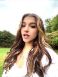 Sara Chatt's Instagram, Twitter & Facebook