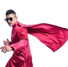 Sebab sesi belajar nak tamat dan lantai kelas nampak bersepah, jadi saya ambil inisiatif untuk menyapu lantai. 6 Fesyen Baju Raya Pelik Dan Unik 2019