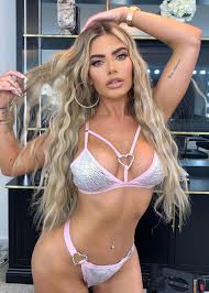 Megan Barton Hanson - Free pics, galleries & more at Babepedia