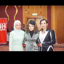 Mesti ramai yang tak sabar nak tengok gandingan mereka di pentas utama malam ini kan. Video Persembahan Siti Sarah Di Abpbh 2018 Pukau Penonton Berita Steady