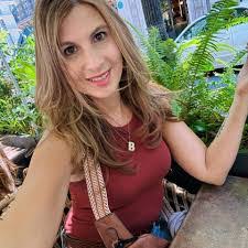 Brenda Wren's Instagram, Twitter & Facebook