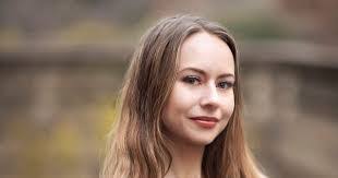 Elizabeth Singh's Instagram, Twitter & Facebook