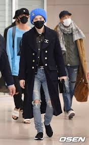 Bts Revealed To Not Accept Luxury Brand Sponsorship But Solely Wear Brands That They Want To Wear Airport Fashion Kpop Bts Inspired Outfits Korean Fashion