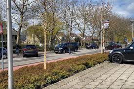 Automobilist zonder rijbewijs opgepakt na dodelijk ongeluk in bloemendaal bron: Arrestatieteam Houdt Twee Personen Aan Voor Winkelcentrum Bloemendaal Plaswijckweg Gouda