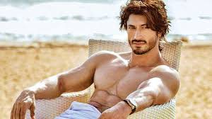 Vidyut jamwal lifestyle 2020, income, house, girlfriend, cars, family, biography & net worth martial arts star and bollywood star vidyut jamwal gets candid with curly tales' kamiya jani. Vidyut Jamwal Biography Age Height Weight Girlfriend Family Movies More Hotgossips