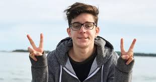 Crankgameplays stands tall 5 feet 8 inches and weight 65 kg. Who Is Ethan Nestor S Girlfriend Is He Gay All You Need To Know Thenetline