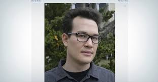 Opiskelija, joka nolasi talouseliitin