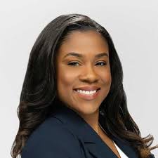 Julia Steed's Instagram, Twitter & Facebook