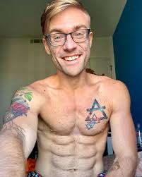 Good morning! I slept ten hours last night so I'm feeling GREAT! Still  glowing from such an amazing weekend, thanks to all the party producers for  such fun events, so good seeing