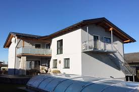 Großer vorraum mit viel platz für garderobe und schuhe, oder auch sogar als büro nutzbar. Immobilienbau Plasser Plan