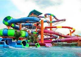 Lokasi villa royal waterpark berada di jalan mayjend sungkono, wates kota mojokerto. Info Tiket Wonders Water World 2021 Wahana Air Terkini Traveling Medan