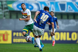 De um lado, a raposa queria se afastar da zona do rebaixamento. Xesgvlb3gwokcm