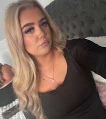 Tonia Barlow's Instagram, Twitter & Facebook