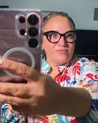 El Dulce Debate Nacional: ¿Cuál es la Torta MÁS amada por los Venezolanos?,  ¡Esta es una pregunta difícil! Si tuviéramos que elegir un TOP 3 de las  mesas criollas, sin duda estarían:, 🍍 La de Piña: ...