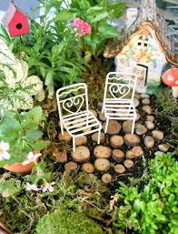 Miniatur Gartenstuhle Fur Den Minigarten Fairy Garden Fairy Garden Diy Fairy Garden Designs