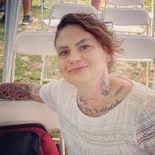 Jennifer Arves's Instagram, Twitter & Facebook