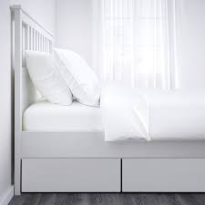 Wie bereits eingangs erwähnt liegt diese bettengröße zwischen dem einzelbett und dem doppelbett. Hemnes Bettgestell Mit 4 Schubladen Weiss Gebeizt Lonset Ikea Osterreich