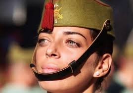 Samara Ruiz, la algecireña que acaba de aterrizar en la Legión que siempre  vio en su Semana Santa