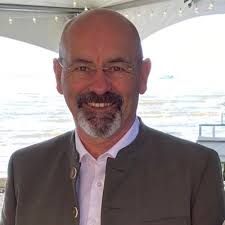 Daniel Naud (@DannauD)