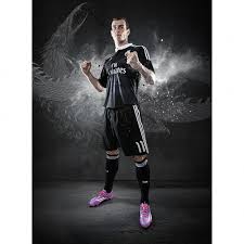 Bild Gareth Bale Im Neuen Real Madrid Champions League Trikot 2014 15 Im Yohji Yamamoto Design Von Adidas