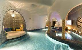 Most of us love swimming in outside swimming pools, be it for exercising if fancy and glittery is your fashion, this swimming pool is a superb alternative for you. Fancy Pool Comes Indoors Mexico Vita Architects Piscinas Modernas Casas Luxuosas Jardins De Casas