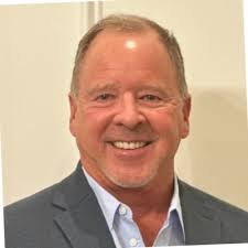 I'm excited to announce my new role as Social Media Manager at Ryan. I'm  looking forward to bringing my passion for social strategy and brand  storytelling into this next opportunity. As I