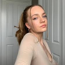 Nicole Neary's Instagram, Twitter & Facebook