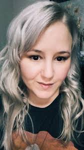 Thanks to a gift card I finally got this amazing hair color. After the  downer with the calendar gift, I felt responsible to make myself happy. And  I did. I was eying