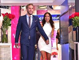 Newly Engaged Kaitlyn Bristowe And Shawn Booth Steal A Kiss In Nyc Kaitlyn Bristowe Kaitlyn Bristowe Shawn Booth Bachelorette